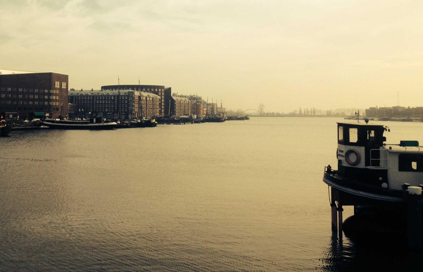 Фотограф в процессе работы